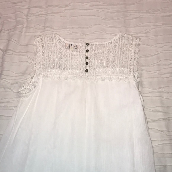 Laced white dress - Picture 2 of 3
